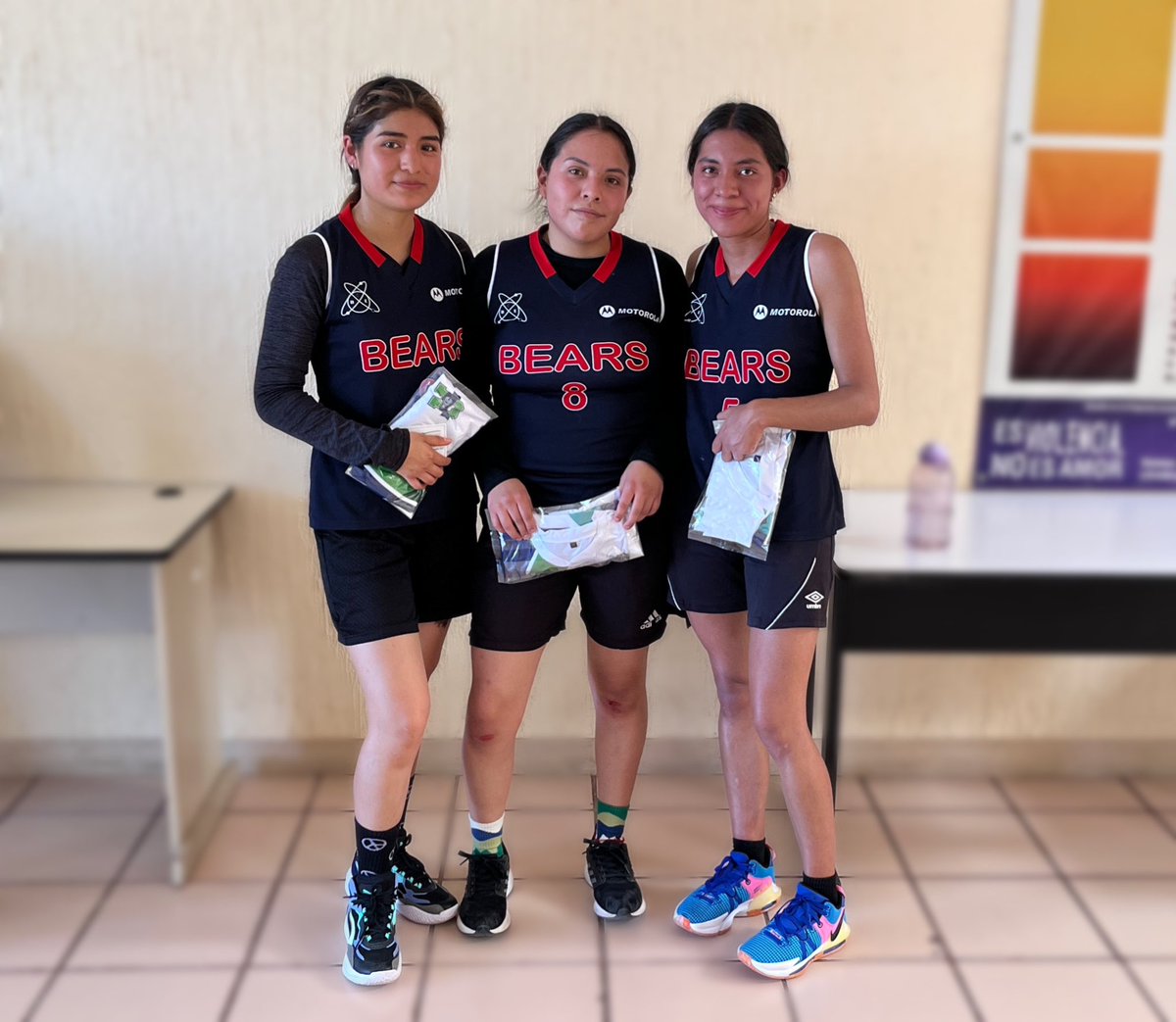 utec_tgo's tweet photo. 💚💙 Ganadores del Torneo de Básquetbol UTEC 🏀

Básquetbol Femenil
- 🥇 Primer lugar: Libélulas 
- 🥈 Segundo lugar: Valkirias 

Básquetbol Varonil:
- 🥇 Primer lugar: Halcones 
- 🥈 Segundo lugar: Halcones Galácticos https://t.co/6tYhNjjuct