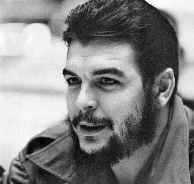 Homenaje a dos hombres extraordinarios, que han dejado profunda huella en la historia de nuestra Patria: Maceo y el Che, símbolos insuperables de valor e intransigencia revolucionaria. #MaceoVive #ComoElChe #CubaPorLaVida #CubaCoopera <a href="/cubacooperaven/">Brigada Médica Cubana en Venezuela</a> <a href="/MINSAPCuba/">Ministerio de Salud Pública de Cuba</a> <a href="/japortalmiranda/">José Angel Portal Miranda</a>