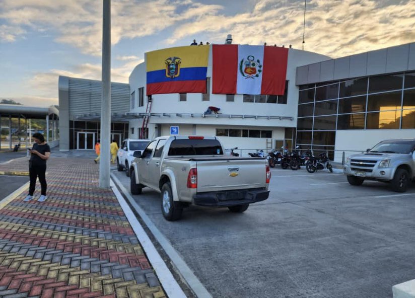 Jandry_MF's tweet photo. La apertura del #CEBAF en la provincia de #Loja, es un hito que permite un comercio más dinámico entre #Ecuador y #Perú.
🇪🇨🤝🇵🇪 https://t.co/ORm0NhDEK2
