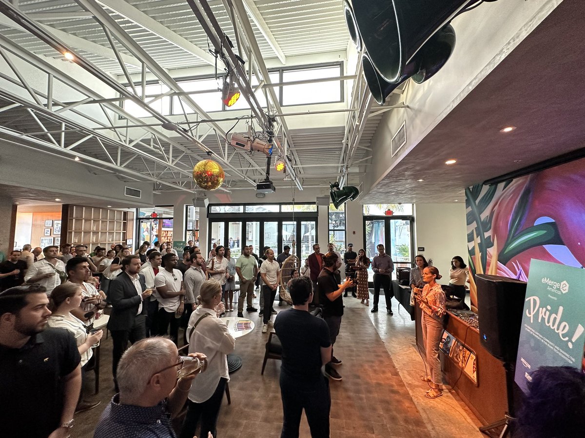jdanjohnson's tweet image. Celebrating 🏳️‍🌈 Pride with @eMergeAmericas at the weekly #MiamiTech Happy Hour ✨