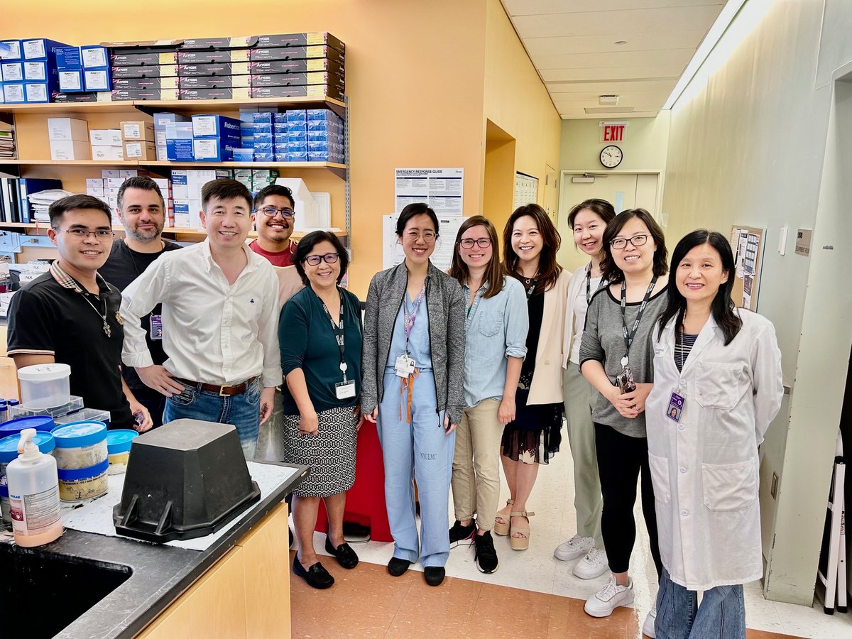 MadameSurgeon's tweet image. Great to have talented surgical resident Grace Oh take a break from her rotation and come and visit her old lab today! We miss you Grace! #NYU Surgery #Perlmutter Cancer Center #Simeonelab