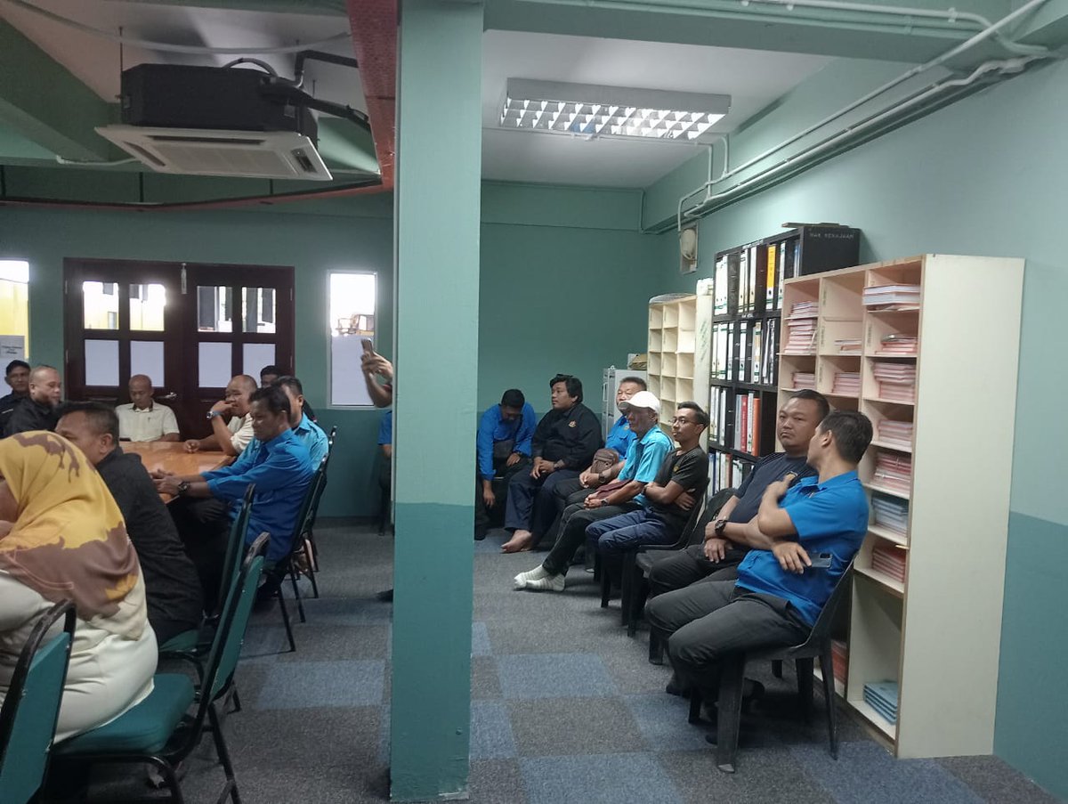 Lawatan YBrs. Tuan Pengarah ke Bahagian Mekanikal, Kompleks Worksyop JKR Wilayah Persekutuan Labuan - Kerjasama Terjalin
<a href="/irahmadredza/">Ahmad Redza Ghulam</a>
<a href="/IPJKR_Official/">JKR Malaysia Rasmi</a>
<a href="/FaizulHanapiah/">Faizul Ali Hanapiah</a>