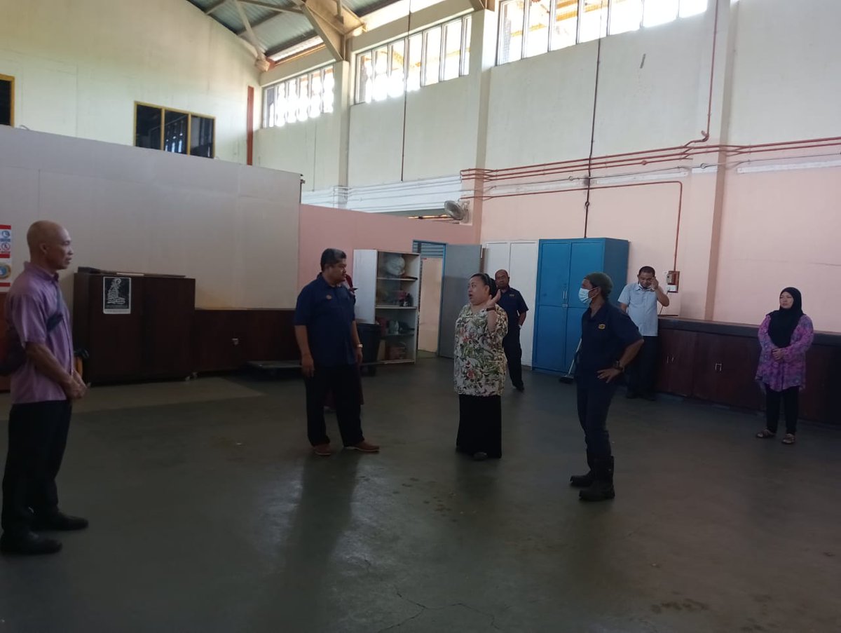 Tinjauan YBrs. Tuan Pengarah ke Bah. Elektrik Dan Bah. Stor,  Kompleks Worksyop JKR Wilayah Persekutuan Labuan - Perkongsian Pandangan
<a href="/IPJKR_Official/">JKR Malaysia Rasmi</a>
<a href="/FaizulHanapiah/">Faizul Ali Hanapiah</a>