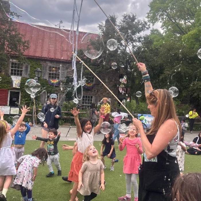 Lalo-palooza is back! Join Suzi Shelton &amp; Park Slope Parents this Thursday the 15th. Special guest star is Christian Apuzzo on guitar and vocals.

RSVP here:
meetlalo.com/pages/lalopalo…

#parkslope #oldstonehouse #lalopalooza #suzishelton #livemusic #childrensmusic
