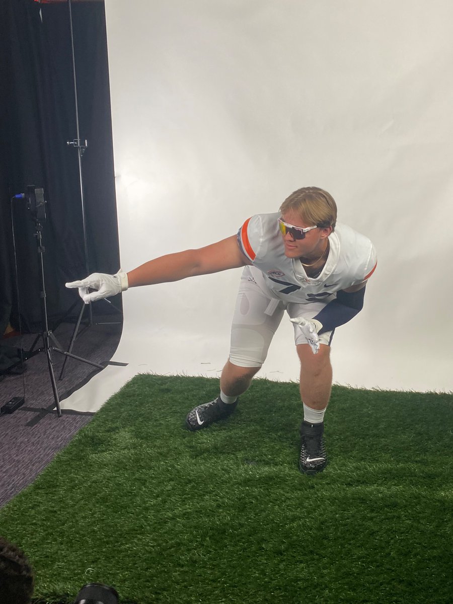 ware_easton's tweet photo. After a great visit and conversation with @Coach_TElliott  @uvafootball I am blessed to receive an offer to play football #4Him @lca_athletics @briandohn247 @chadsimmons_ @adamgorney @swiltfong247 https://t.co/LvFMhjr3kT