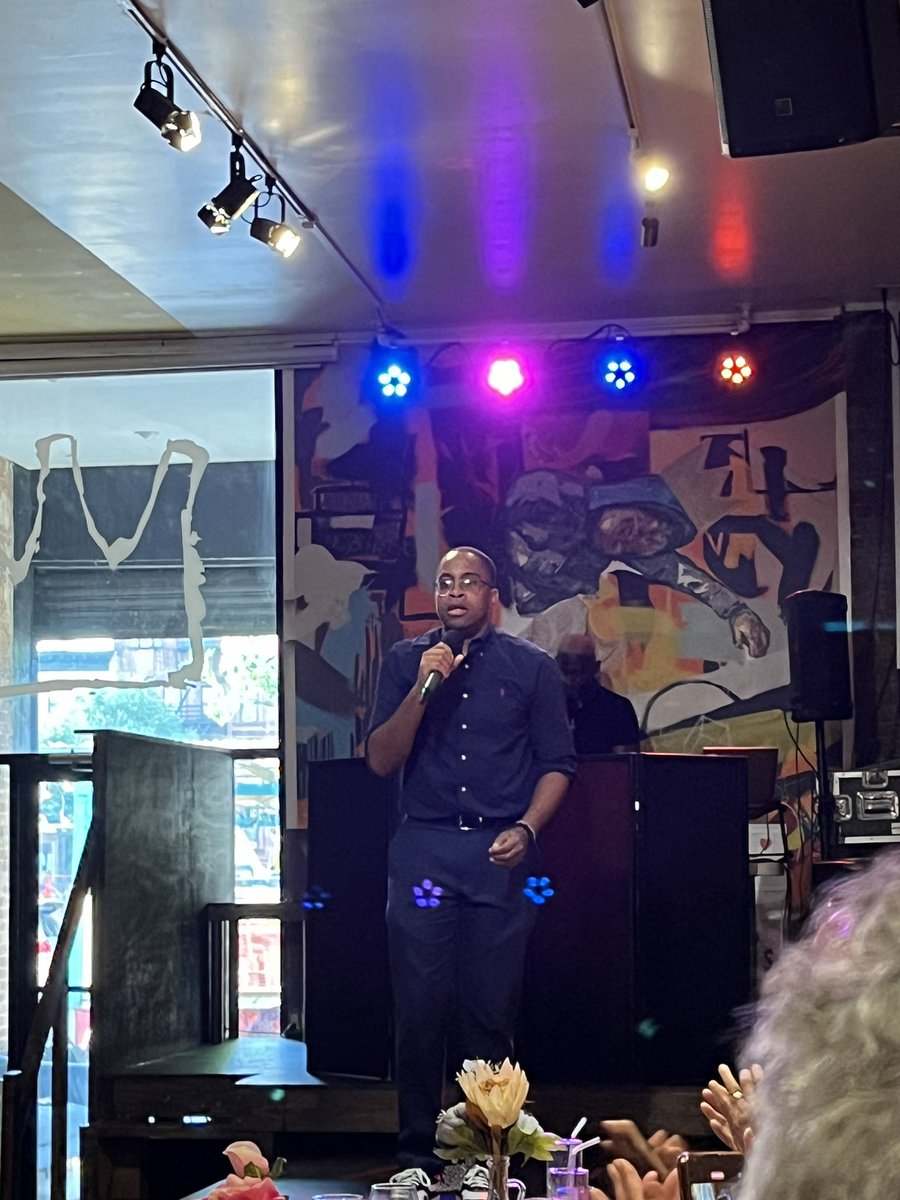 Happy to come out and support the amazing @SenatorMyrie @zellnor4ny As a Park Slope resident, I’m now a proud constituent.  Woot! #CleanSlateAct