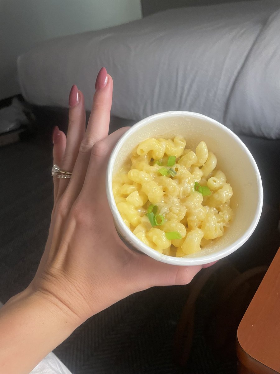 madhers's tweet photo. @Marriott im rly not trying to be a karen but $20.22 for a side of mac and a water at a courtyard??? BFFR https://t.co/aIYmXJq1Ex