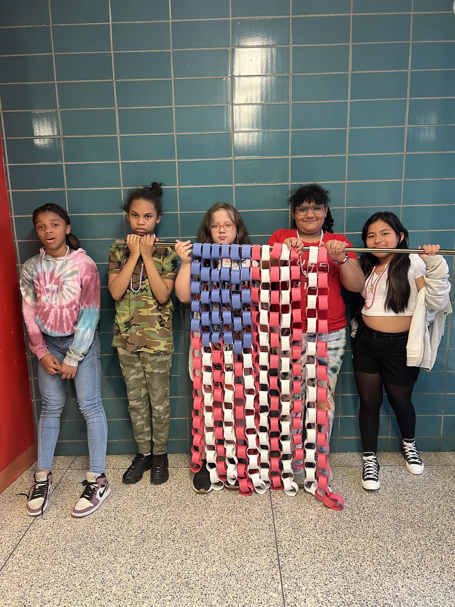 PS31TeacherTalk's tweet photo. To celebrate the American flag, June 14 is known as Flag Day. 4th grade students "SYNERGIZED" to make these awesome flags! Great job!!! @DrMarionWilson @bloomberg_paul @CChavezD31 @PS31Wolves @CSD31SI https://t.co/qO9m6GBtQp