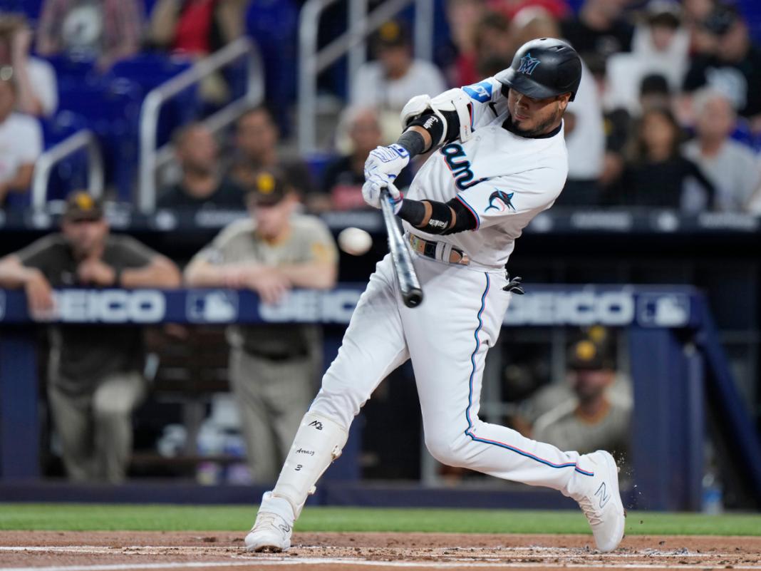 UNoticias's tweet image. #Arráez: la nueva máquina de hits en la #GranCarpa

El venezolano deleita a todos los fanáticos y especialistas con su promedio de .403

#Beisbol #promediodebateo #HrandesLigas

Información más ampliada en nuestra página web 🔗 link 👇👇👇

ultimasnoticias.com.ve/noticias/depor…