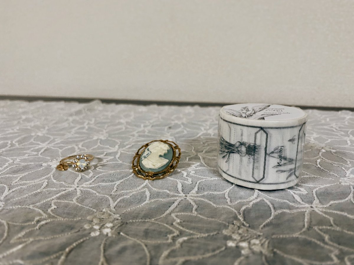 sanya_pocket222's tweet photo. 𓂃 蚤の市の戦利品 💎ˊ˗
①TheMoon
照明がメインのお店で見つけた指輪
②???
お店忘れちゃった…!
イングランドかな?のカメオのブローチ
青い服多い私がずっと探してたデザインで、一目惚れ
③手紙舎雑貨店
ボタニカルデザインのマスキングテープ
#東京蚤の市
#themoon1969
#tegamisha https://t.co/YORkYChrH2