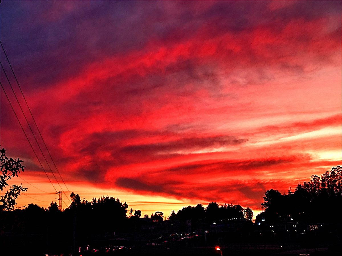 Atardecer con arrebol desde #Concepción —Región del #BioBío— en este Miércoles 14 de Junio de 2023. #RedMeteo #ElTiempoCHV