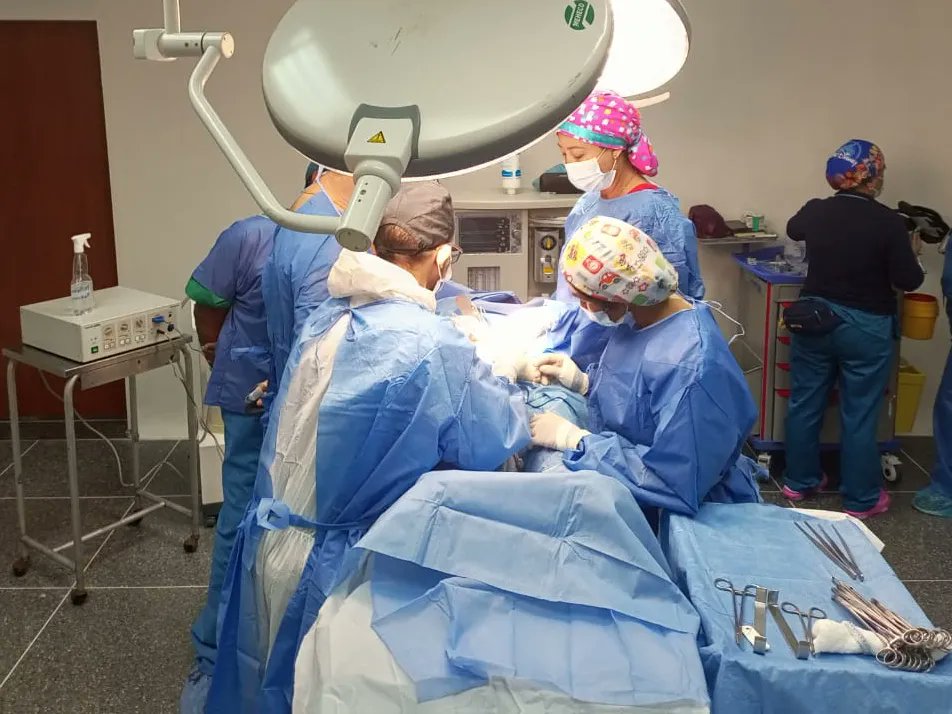 ISP Bolívar (@isp_bolivar) on Twitter photo La segunda etapa del Plan Quirúrgico Nacional inició por todo lo alto en el estado Bolívar, orientado por el presidente <a href="/NicolasMaduro/">Nicolás Maduro</a>.
Un total de 1.700 pacientes serán intervenidos de histerectomías, hernias, esterilizaciones, mastectomías y más.
#NoMásInjerenciaYankee La segunda etapa del Plan Quirúrgico Nacional inició por todo lo alto en el estado Bolívar, orientado por el presidente <a href="/NicolasMaduro/">Nicolás Maduro</a>.
Un total de 1.700 pacientes serán intervenidos de histerectomías, hernias, esterilizaciones, mastectomías y más.
#NoMásInjerenciaYankee