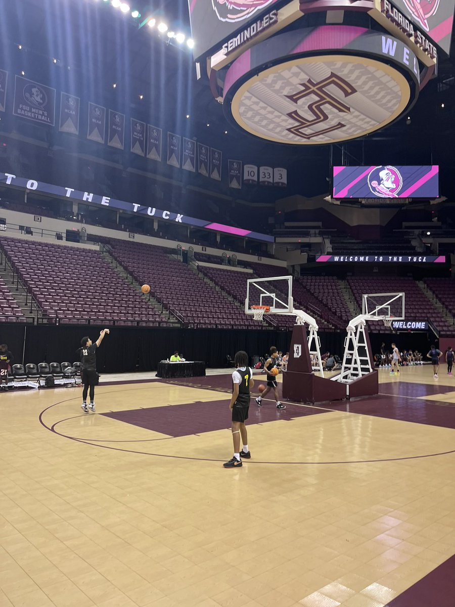 baller_zervos's tweet photo. FSU Leonard Hamilton Varsity & JV Camp.. southeastern prep. Acadmy won Varsity and JV .. my JV team all entering JV this year sweep the bracket with 10-0 CHAMPS π π #fsubasketball
@FsuBBallCamp https://t.co/UndGEXPlLe