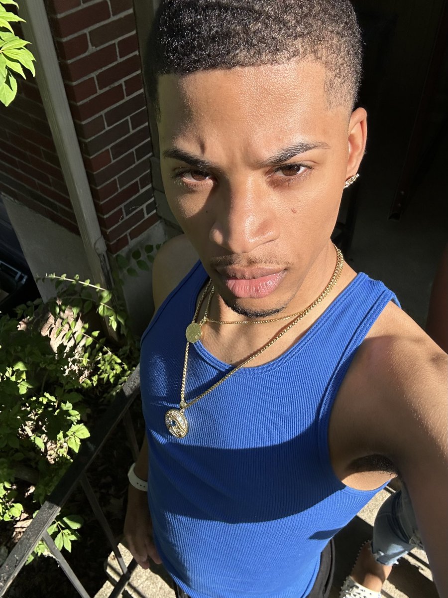 TooRecklesss_'s tweet photo. Young and handsome😩🫦
#handsomeman #nofilter https://t.co/kaz3Gfye2Y