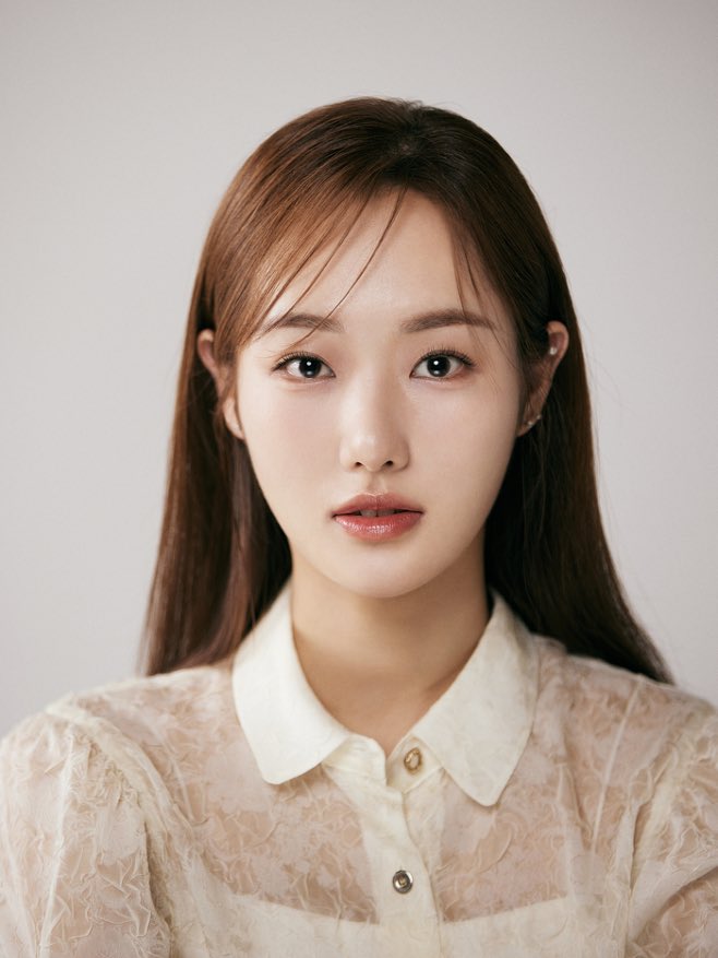 #SonJiYoung confirmed cast for TVING drama <#PyramidGame>, she will act as Ra Hae-jun who is the household manager of Grade 2 Class 5.

Release in 2024.

#KimJiYeon #JangDaAh #RyuDaIn #KangNaEon #JungHaDam #ShinSeulGi #HalYulRi