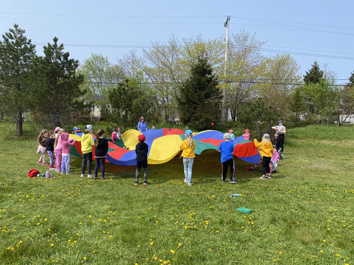 Madame_Kennedy's tweet photo. We had so much fun at Sports Day! Thank you so much for planning an amazing day @MsWalsh15 ! @MDEschool @NLESDCA #sportsday #Kindergarten ⚽️🏀🏈🏅⛳️ https://t.co/Vp1PjldMtd