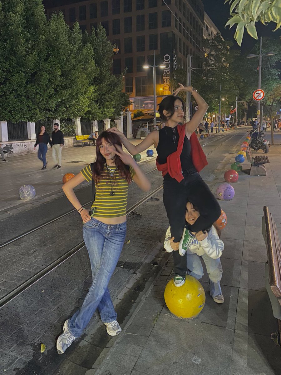 Ben ve her konuda bana sorgusuz sualsiz tam destek canım arkadaşlarım 🤝🏻