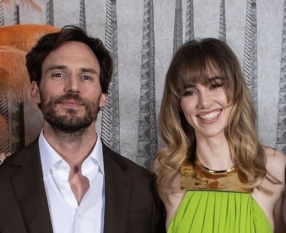 According to IMDb, Suki Waterhouse and Sam Claflin new project together it’s a mistery/thriller directed by Barnaby Roper called ‘Animal’!