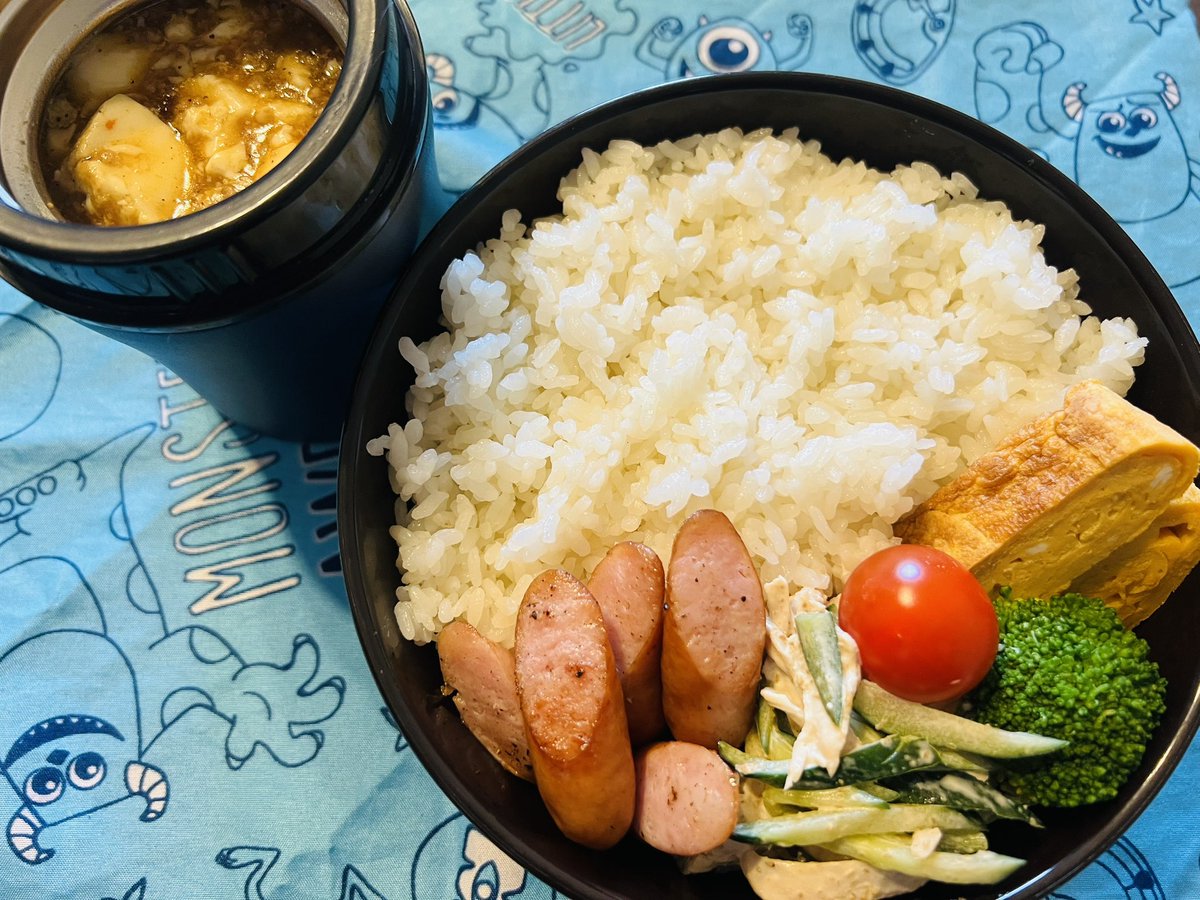 今日のお弁当︎💕︎

麻婆豆腐
たまご焼き
鶏胸肉とキュウリの胡麻ドレッシング和え
ウインナー
ミニトマト
ブロッコリー

  #お弁当  #お弁当づくり  #お弁当作り楽しもう部  #お弁当記録  #お腹ぺコリン部  #ランチ  #ランチタイム  #男子弁当