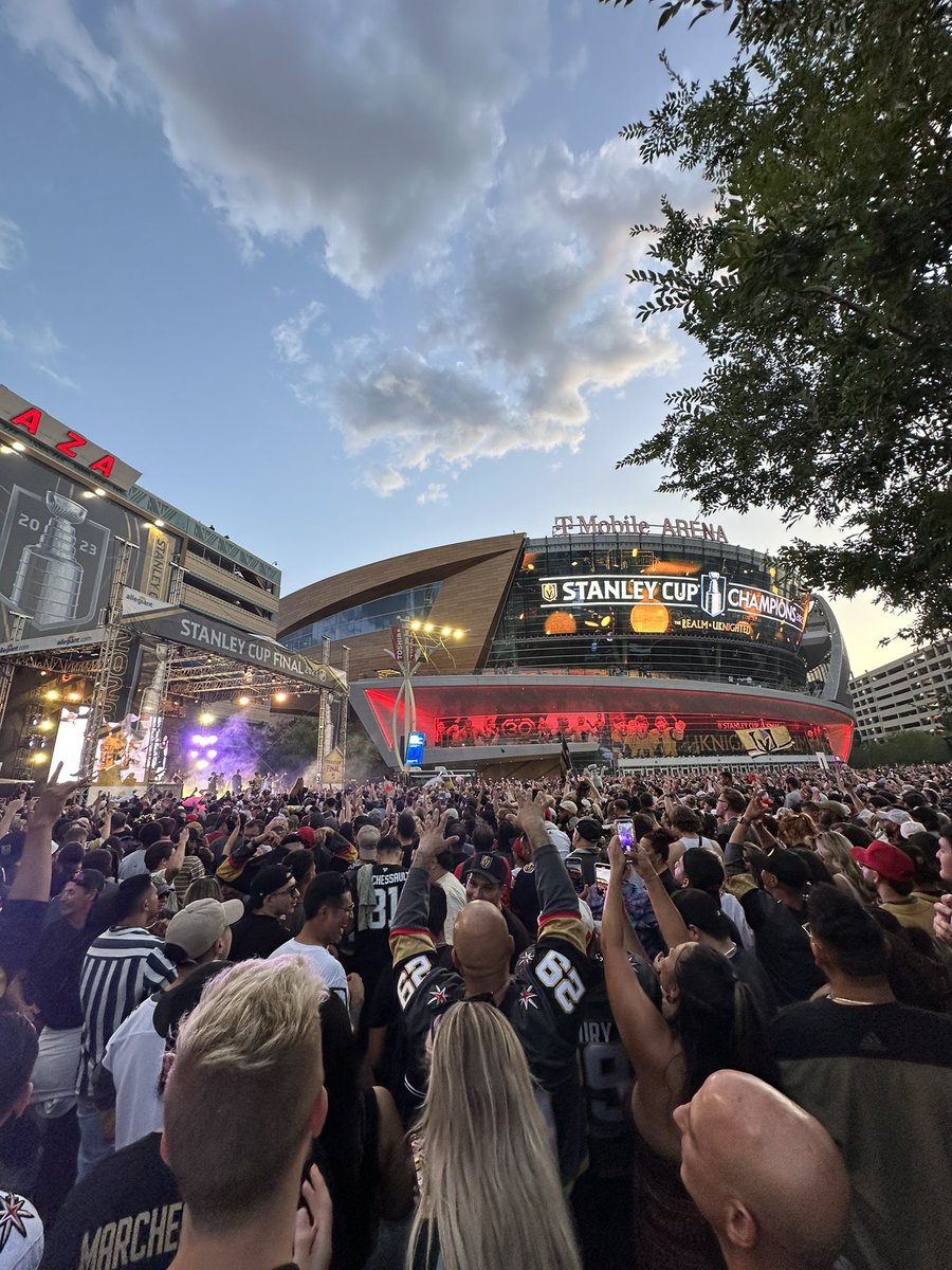 itsrobbieh's tweet photo. @TheGildedJester @GoldenKnights https://t.co/yPzFrOsty3