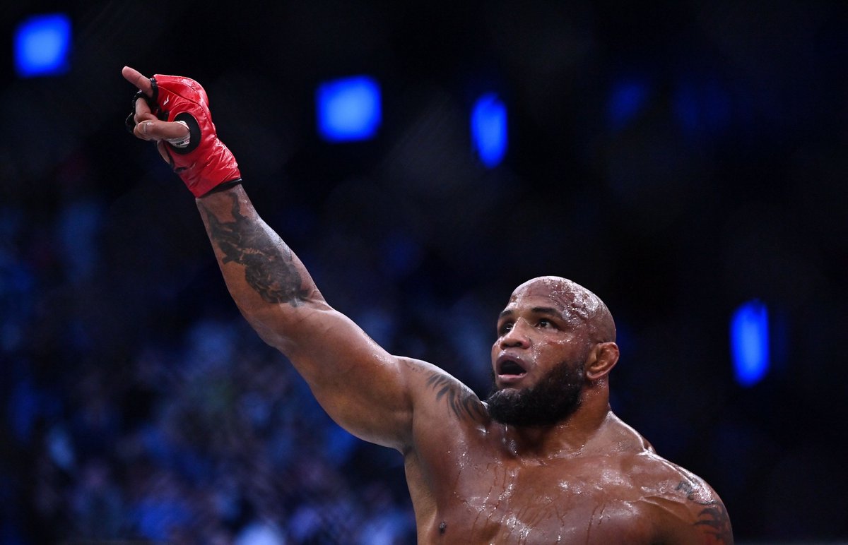 Yoel Romero skips Bellator 297 press conference in person due to fear of heights mmafighting.com/2023/6/14/2376…
