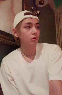 jiminievenus's tweet photo. — 📰 | Traducción al Español del Weverse Live de #TAEHYUNG (14.06.23)

🐻: ¡Buenos días!
🐻: ¿"Buena música"? Entonces pondré música aún mejor, espera un momento. https://t.co/ZEMoa2wn8K