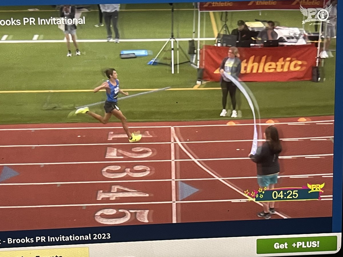 RunBlogRun's tweet photo. Marcelo Mantecon won Boys Junior Mile in 4:26.60! Grayson Duane, 4:28.69, Ryan Duffy, 4:31.43, #brooksprinvite, #brooksrunning, #runhappy https://t.co/dltNozXXHW