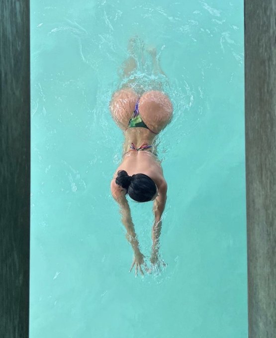 swimming with fishes https://t.co/S51rzPoG3l