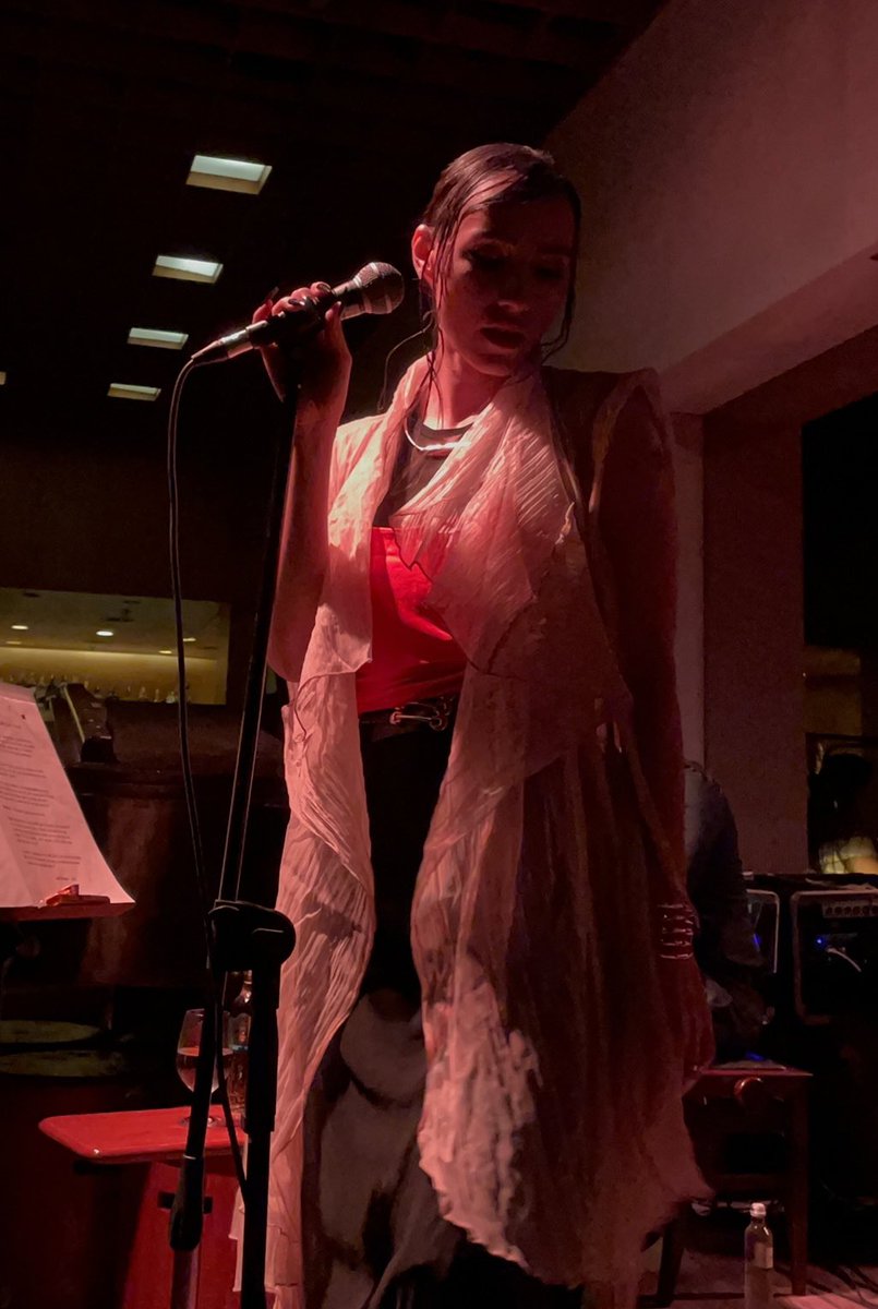LIA_PARIS's tweet photo. Sexta 16.6 as 20h tem show do meu projeto VIVE LA CHANSON no Blue Note SP. Espero por vocês ❤️💃 https://t.co/Jkzvgqd6OG