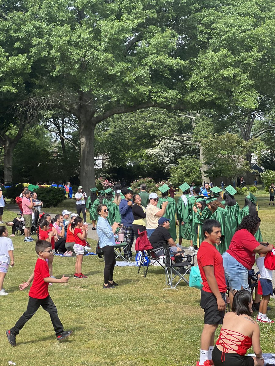 BollarKyle's tweet photo. @WestburyWHS Senior Walk 2023 where the Class of 2023 Graduates returned to the halls of their elementary schools to inspire the current scholars. I am so proud to serve as their College and Career Counselor. @onewestbury @TahiraDChase @DirectorofGuid1 @RogerBloomEdD https://t.co/cQW95cGd5f