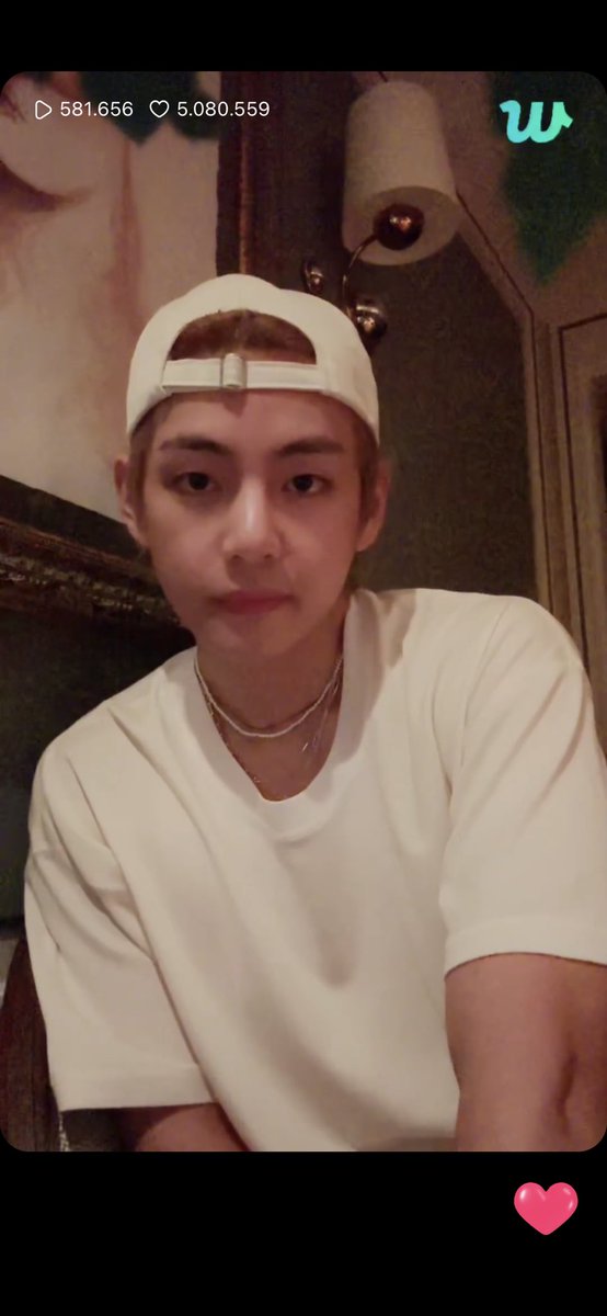 UniversBTS_'s tweet photo. 📸 Kim Taehyung ouviu 3 MÚSICAS BRASILEIRAS 🇧🇷 NA LIVE:

• “saudade vem correndo” 
• “até meu violão”
• “só tinha de ser com você - Elis Regina e Antônio Carlos Jobim

🐋 @BTS_twt https://t.co/MZls9Ty17G