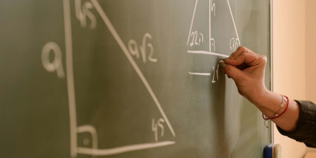 Check out the insightful blog post by Lynne Munson, Founder and CEO of Great Minds, as she shares strategies to support students with #dyslexia and other reading-learning differences during your #mathclass. 📚😀 ow.ly/kzuJ50OOO5v