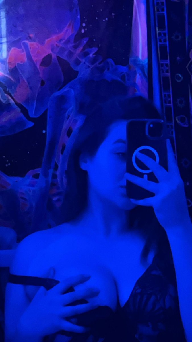 Lexy_willow's tweet photo. New post on the OnlyFans go take a look baby 💋🥵

#onlyfan #onlyfans_girl #Only18  #sexy #nudes #horny https://t.co/sbz8Dp4Ab0