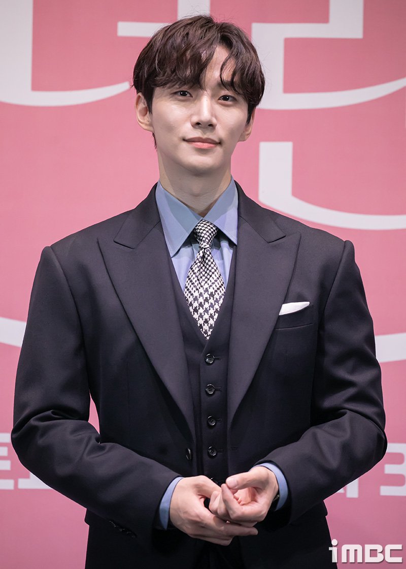 IMBC On Twitter KingtheLand 2PM JUNHO imbc-on-twitter-kingtheland-2pm-junho