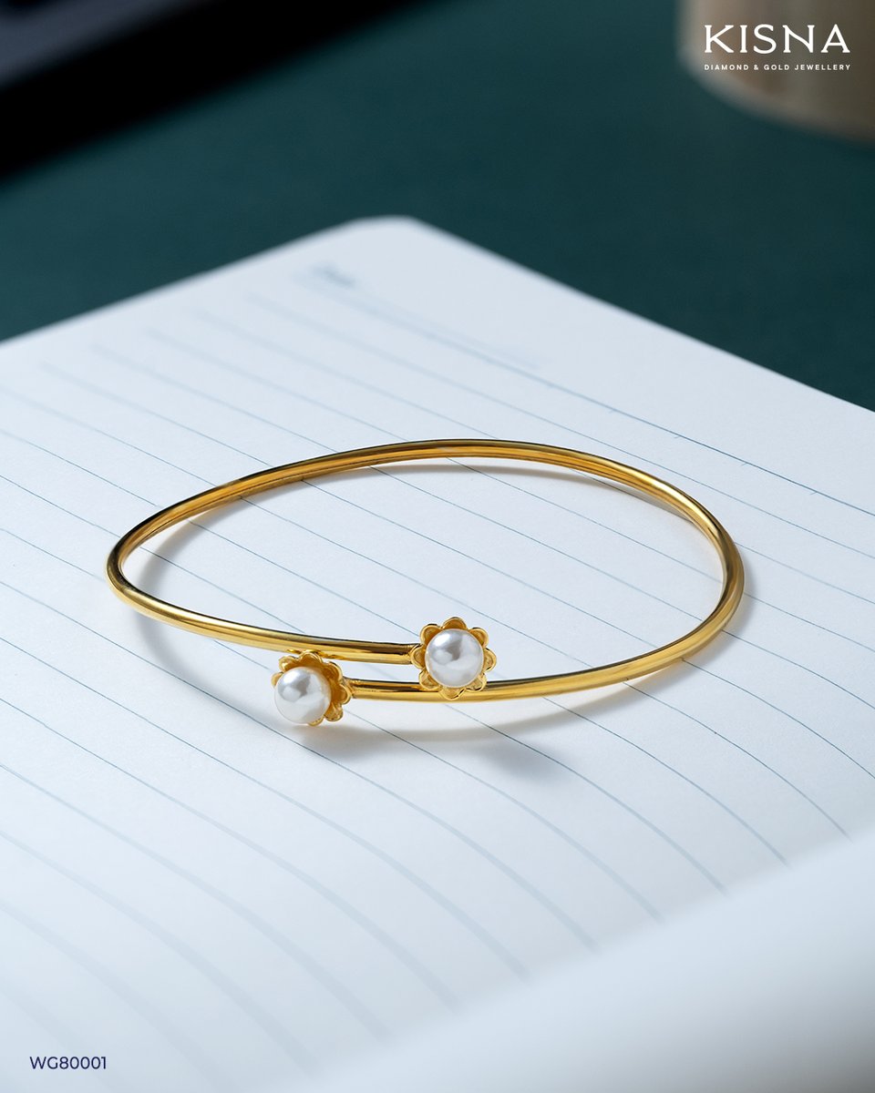 kisnaindia's tweet photo. Elegance personified to create the perfect professional look. Adorn your wrist with the exquisite gold and pearl bracelet collection by KISNAโช โจ#TeriRoshniHunMain
Visit https://t.co/mVIvjmhkis today!
#Kisna #WorkwearCollection #KisnaDiamondJewellery #KisnaDiamondandGoldJewellery #GoldBracelet #DiamondBracelet