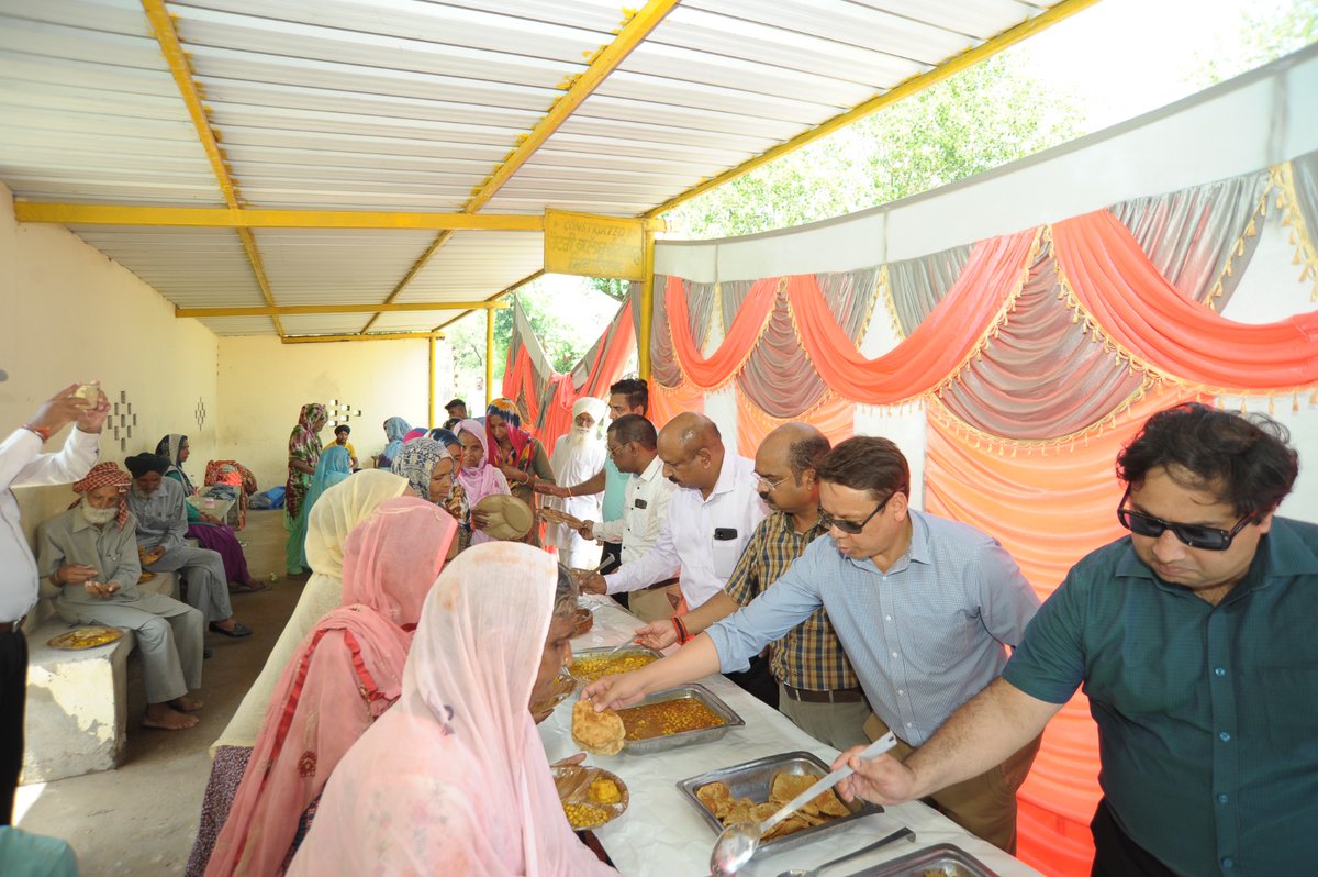 BSNL_PB's tweet photo. #BSNL Foundation stone laying  puja of 1st 4G Saturation Site  was done today by CGMT Punjab Sh. Ajay Kumar Kararha at CHOTI PARACH in Mohali area of Chandigarh. It was attended by GMT CHD BA, Sarpanch of Choti Parach, all Vertical Heads, villagers and other BSNL officers. https://t.co/byBbQ0Dh1p