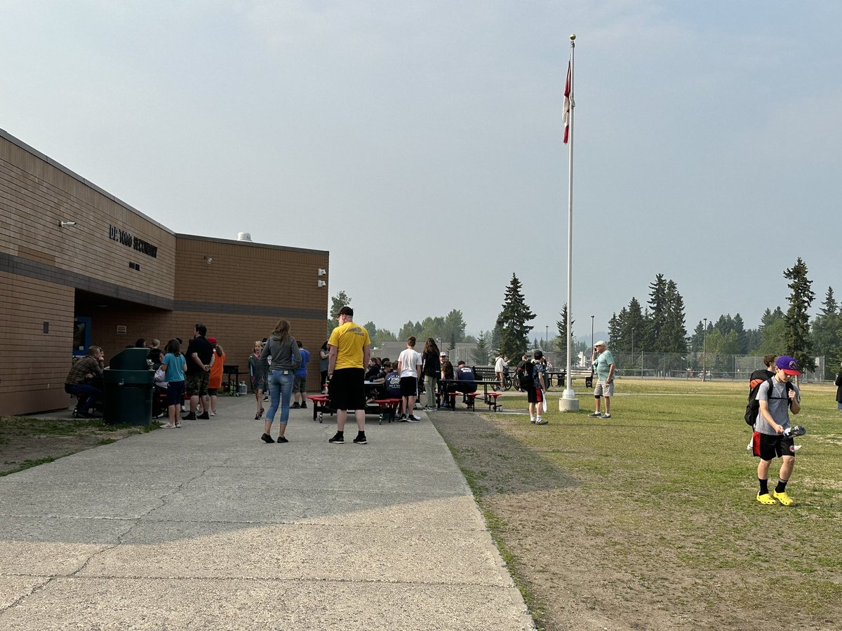 Thanks so much to @JenkinW66 and team for putting together such a great grade 7 family fun night at DP Todd.  <a href="/dptstrojans/">D.P. Todd Secondary</a> 💙❤️