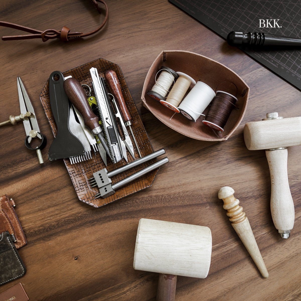 bkkmenu's tweet photo. มาเปลี่ยนวันเหงา ๆ ให้ไม่น่าเบื่อกับเวิร์กช็อป Leather Tray สุดคิวต์!
.
https://t.co/wS4GwtPvSc
.
#BKKMENU #BKKPLAY #WORKSHOP #sherleather #leatherwork #leatherworkshop #craft #leathersewing #leatherhomedecor #leathercraft https://t.co/jKGngTWvef