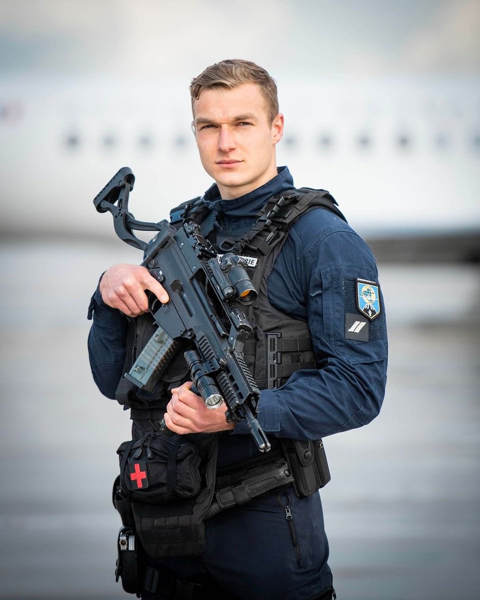 Gendarmerie's tweet photo. #JeudiPhoto 📸 | Le mois de mai est terminé !
Voici un aperçu des photos que vous avez le plus apprécié en mai… quelle est votre préférée ?
N'hésitez pas à nous suivre sur notre compte Instagram pour ne manquer aucune photo de nos gendarmes 😉 !
https://t.co/RWP6WtrVex https://t.co/FBjowKwdg8