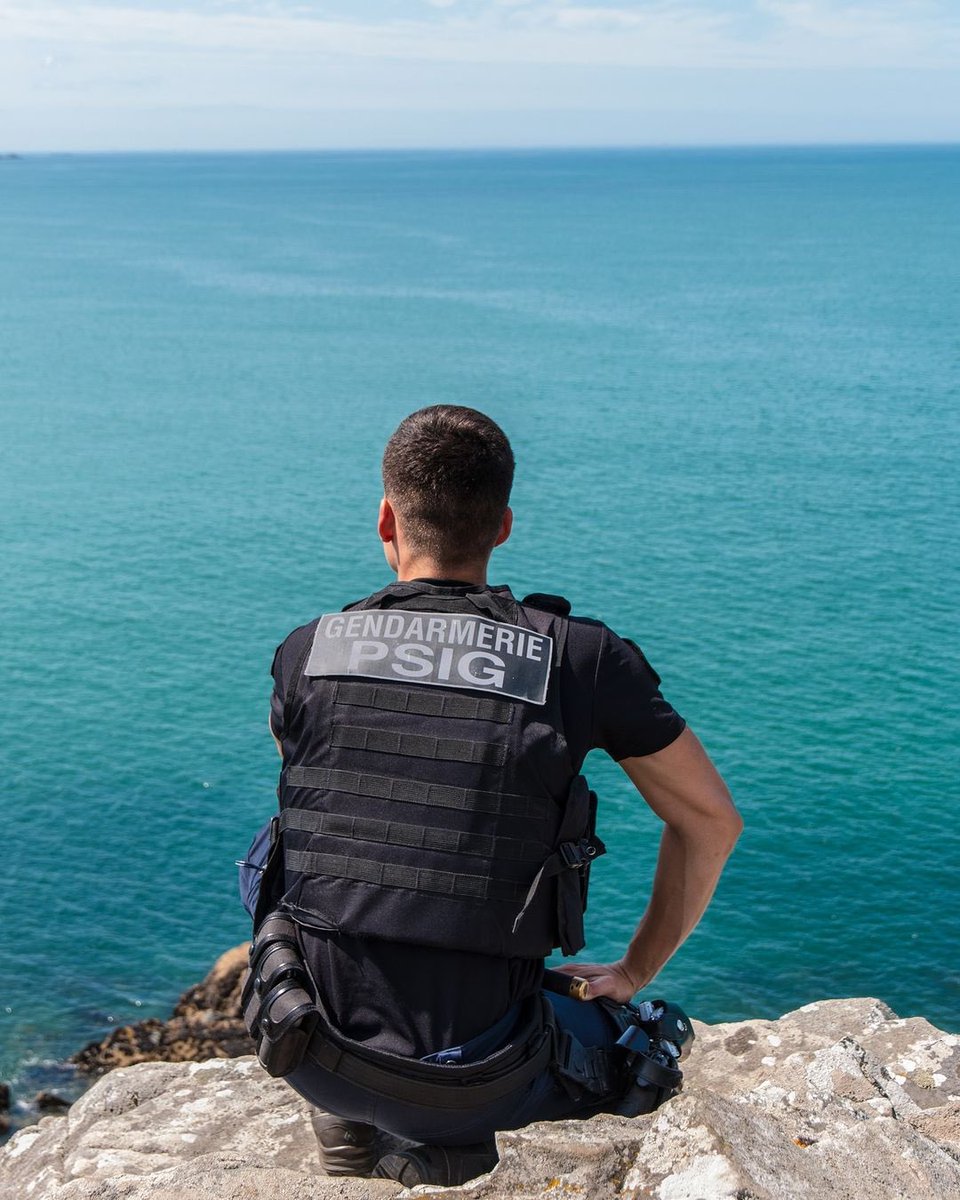 Gendarmerie's tweet photo. #JeudiPhoto 📸 | Le mois de mai est terminé !
Voici un aperçu des photos que vous avez le plus apprécié en mai… quelle est votre préférée ?
N'hésitez pas à nous suivre sur notre compte Instagram pour ne manquer aucune photo de nos gendarmes 😉 !
https://t.co/RWP6WtrVex https://t.co/FBjowKwdg8