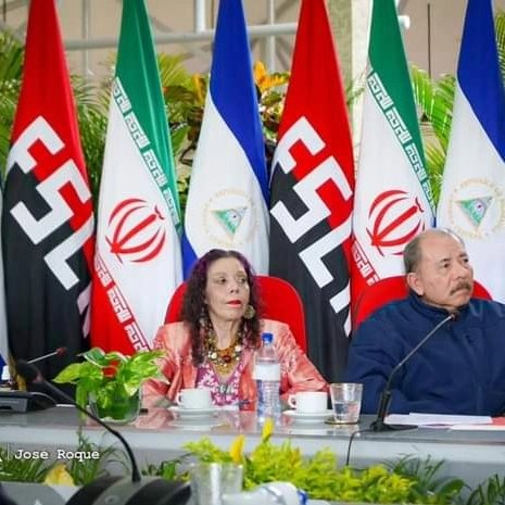 NicaraoNi's tweet photo. Comandante Daniel Ortega participa en la clausura de la visita del Presidente de Irán y su delegación en Nicaragua

#FuerzaDeVictorias
#Nicaragua
#ManaguaSandinista 
#14Junio
#SomosNicarao https://t.co/6tOAAVJKSQ