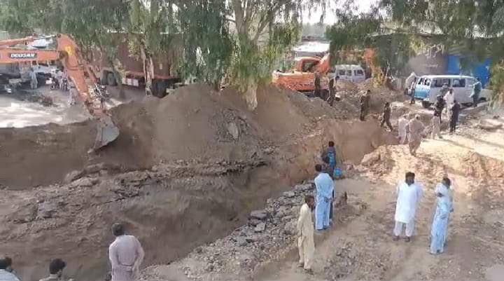 ShaMKHR123's tweet photo. جو عاشقان رسول جہلم کے دریا پار کر سکتے ہیں تو یہ چھوٹے چھوٹے سوراخ کھودنے کا کیا فائدہ۔ https://t.co/0T1wBwcFIk