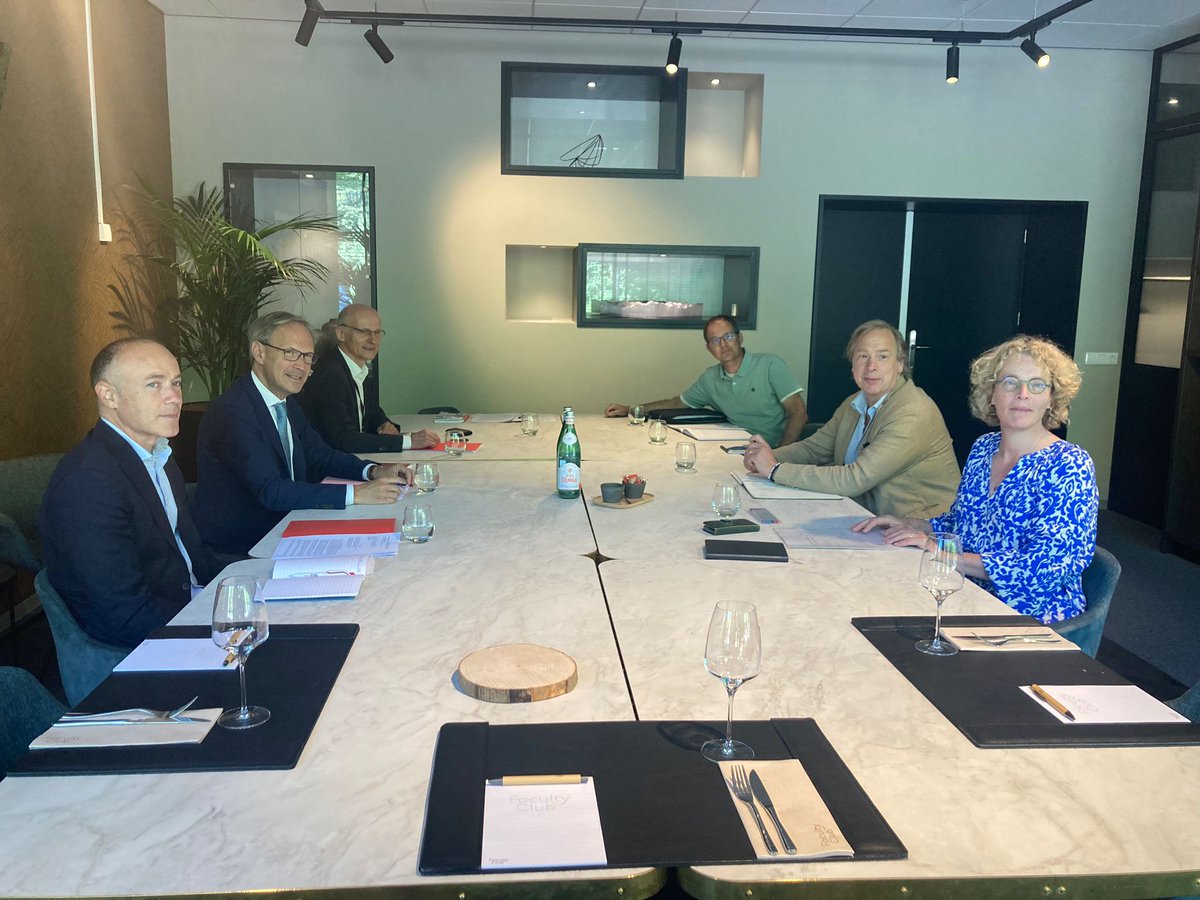 Annoncée lors de la visite d'Etat du Président <a href="/EmmanuelMacron/">Emmanuel Macron</a> : une  nouvelle fondation pour soutenir les projets de recherche communs 🇨🇵🇳🇱 entre <a href="/tudelft/">TU Delft</a> et plusieurs institutions françaises. Heureux d'avoir participé au premier Conseil d'administration à Delft.