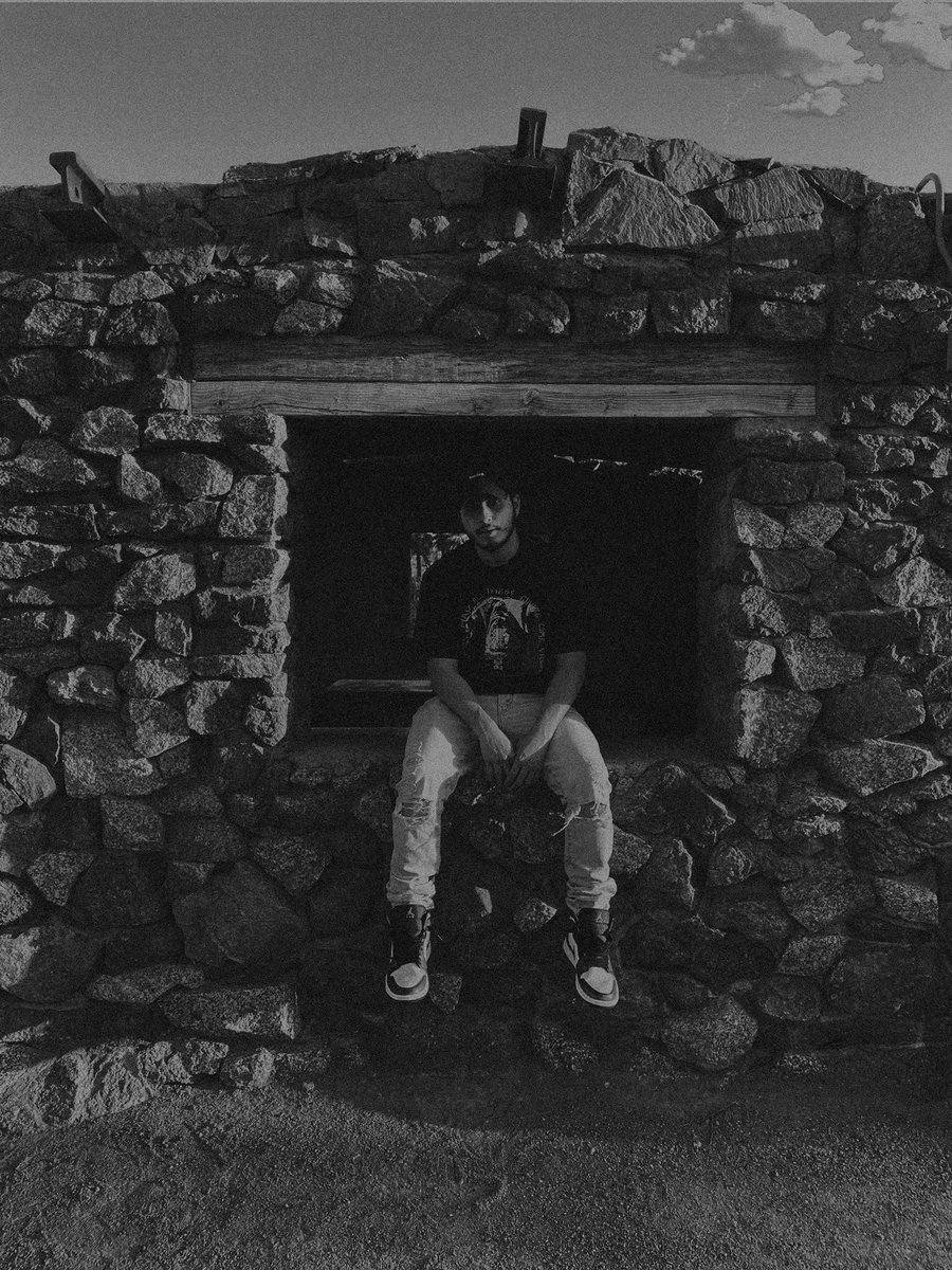 aaangelvargas's tweet photo. New music 6.16 
The comeback. https://t.co/2g21i2kLRl