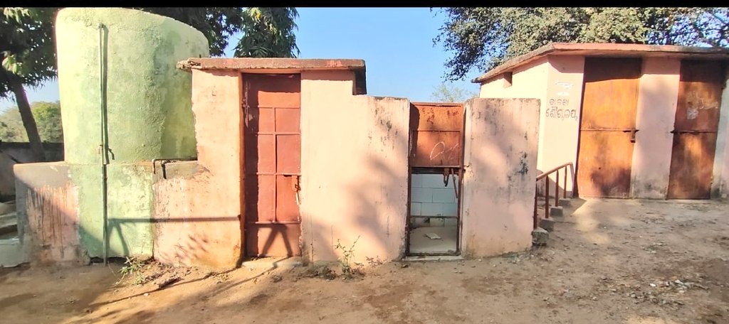 AswiniJurno's tweet image. "📢 Urgent Appeal to Hon'ble Chief Secretary @PradeepJenaIAS Sir: Ensuring the safety of our students must be our utmost priority. Kindly consider directing @PRDeptOdisha @DMBargarh to address the safety concerns at #Sandadar School.  #StudentSafetyMatters #EducationFirst 🏫"