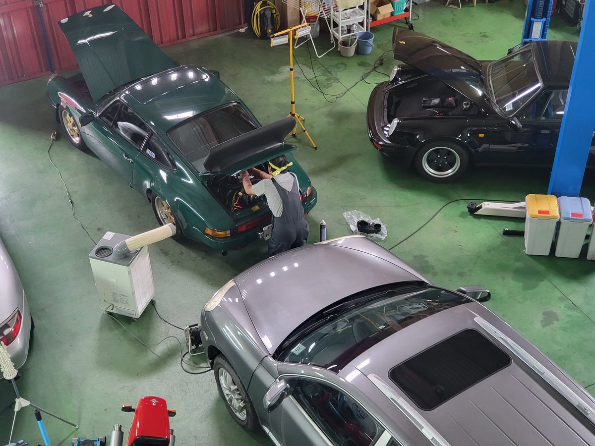 porsche_gate's tweet photo. PORSCHEGATE
🚗RENTAL&amp;CAFE☕
930SCのメンテナンス中🔧
#porsche911 #ポルシェゲート #ポルシェゲートカフェ #ポルシェゲート会員 #ポルシェ専門レンタル #포르쉐전문렌트 #ポルシェコミュニティ #バイク展示 #930SC #車好き集まる場所 #バイク好き集まる場所 #ポルシェエンジン #空冷 #ポルシェ整備 https://t.co/yJTaD6NE2x