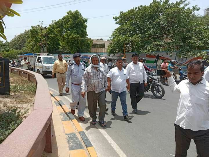 वामन मेश्राम साहाब की उम्र 65 साल की है व्यवस्था परिवर्तन के इस लढ़ाई को जी जान से लढ़ रहे है
सैलुट एैसे नेतृत्व को ✊
#IndiaBole_BanEvm