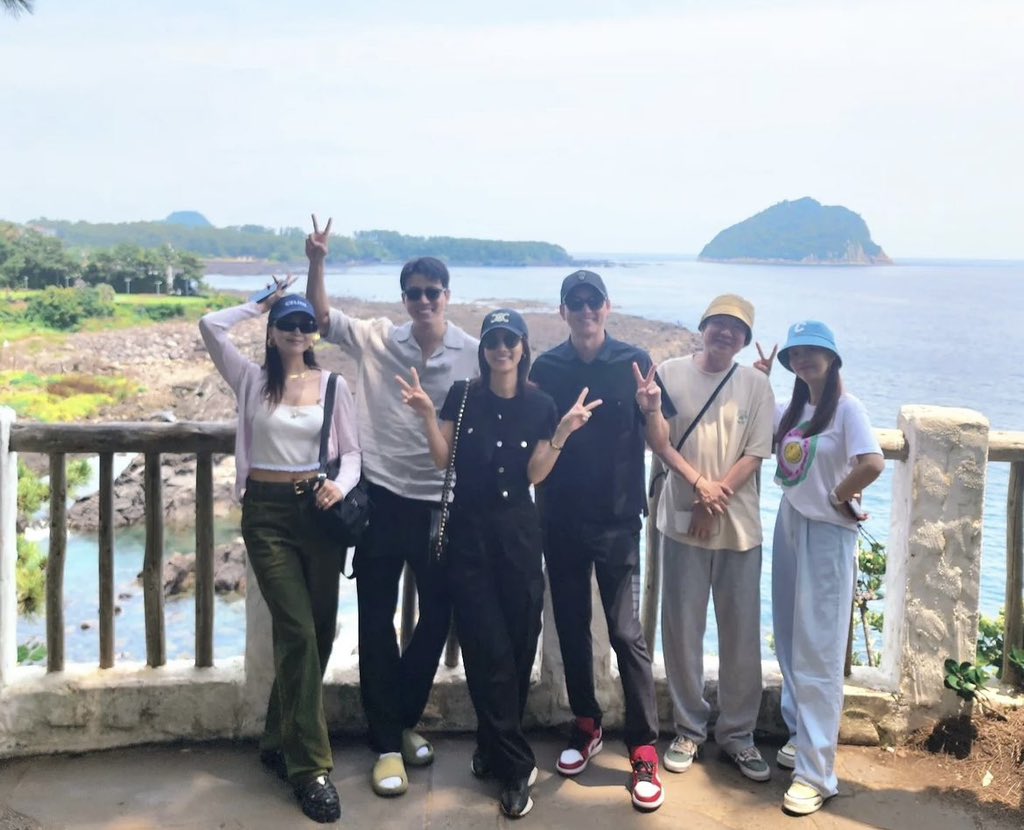 ohyagallery's tweet photo. พบกลุ่มเพื่อนหนุ่มสาว
ไปทัศนศึกษาที่เกาะเซจูค่ะ 😍😅🤣
#คิมซอนอา #โอยุนอา #ชินอึนจอง #ยูซอน https://t.co/dCN9dKaO4N