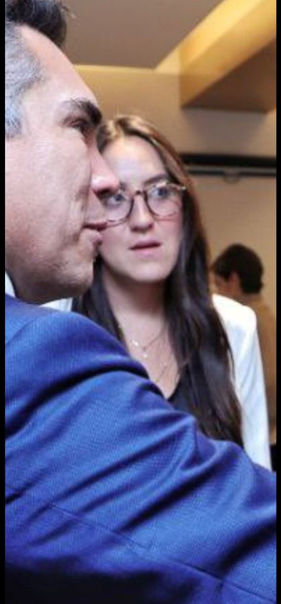 eljaac1's tweet photo. Adivinen quien es antes de que @alitomorenoc le pagará todas sus cirugías con dinero del presupuesto publico.? https://t.co/5wLgPFbBIu
