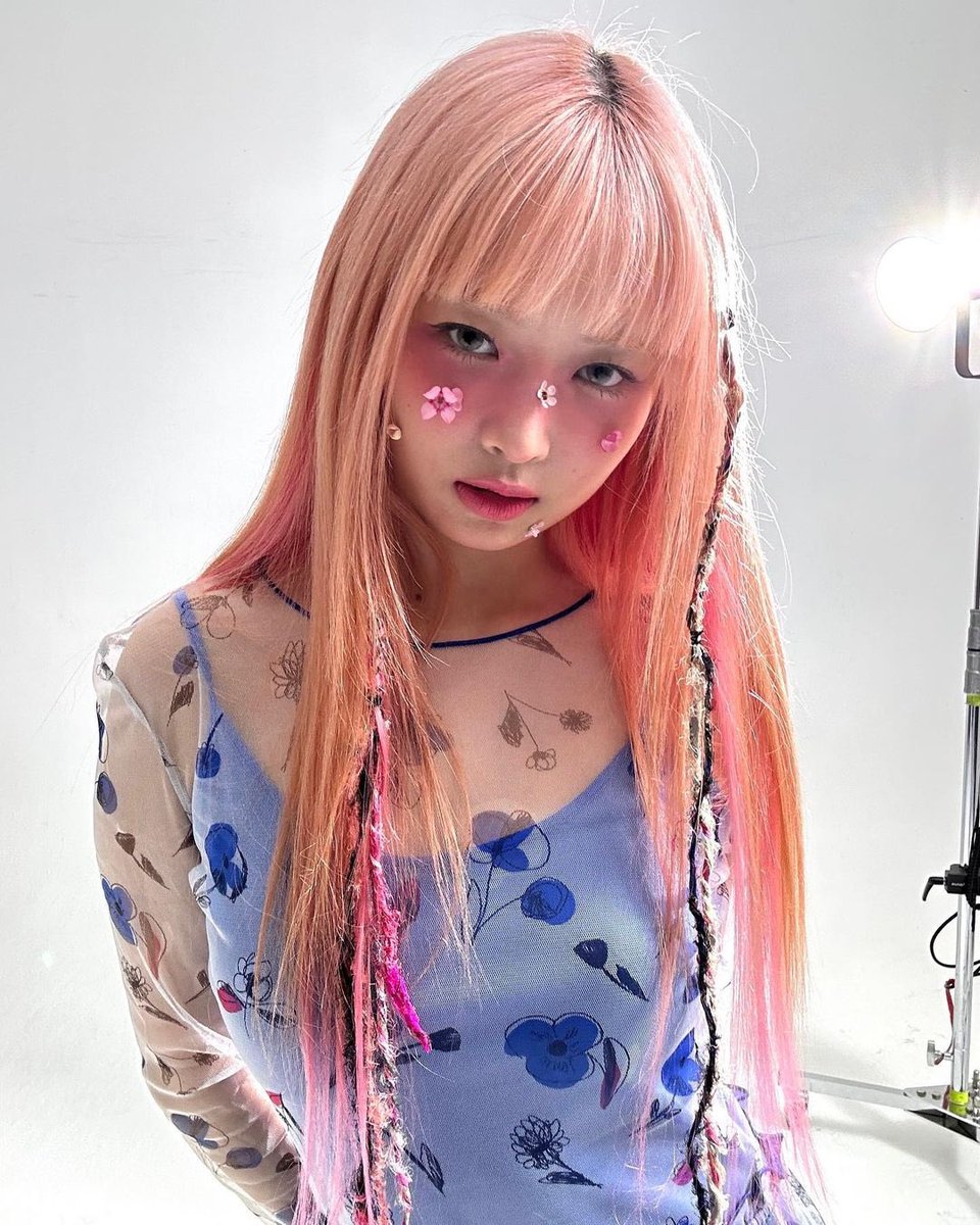 rei pics tweet media